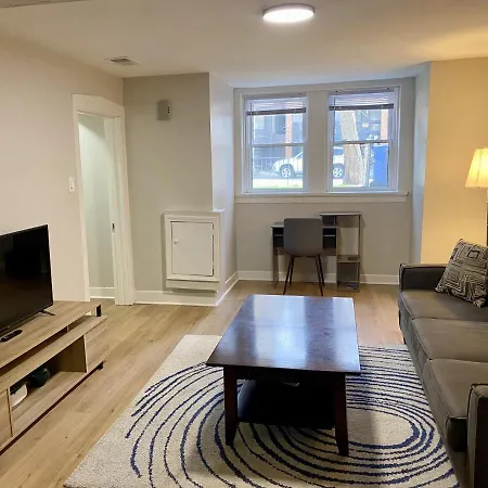 Lincoln Park Apartment With Backyard!